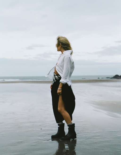 Barbour with Lucy Williams Raelynn wellington boots in black, 2 of 4