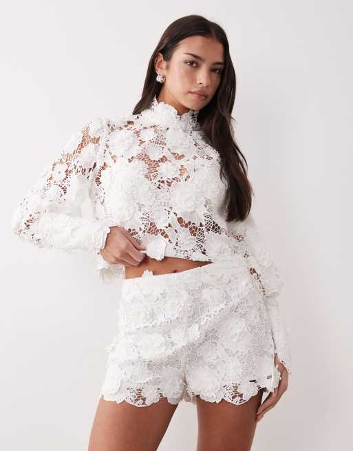 Bardot - Coordinato in pizzo color avorio con top e pantaloncini a vita alta, 2 di 2
