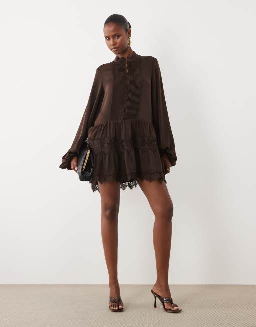 Bardot - Antonia - Mini jurk met kanten rand, ballonmouwen en knoopsluiting in chocoladebruin, 2 van 4