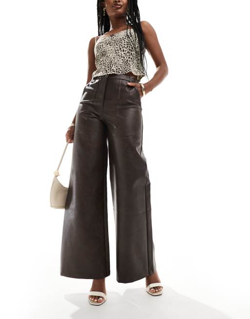 Bardot - Broek van imitatieleer met wijde pijpen in donker chocoladebruin