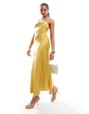 Bardot - Goldfarbenes Maxikleid aus seidigem Satin