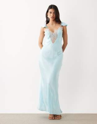 Bardot - Ivy - Satin-Maxikleid in zartem Blau mit tiefem Ausschnitt und Spitzendetail