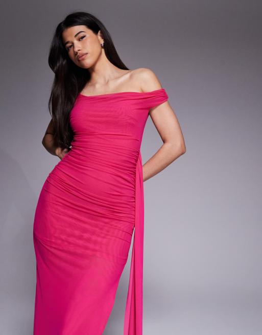 Bardot – Layana – Gerafftes wadenlanges Kleid aus Netzstoff in Pink mit verdrehtem One-Shoulder-Träger, 2 von 4