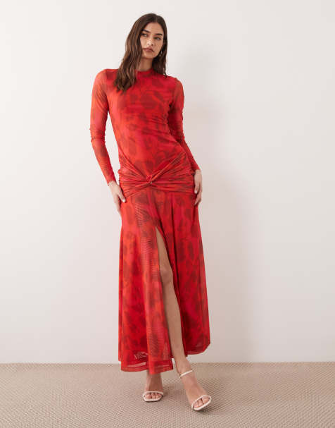 Bardot - Lea - Robe longue fendue sur l'avant en tulle imprimé fleuri avec manches longues et taille froncée - Rouge - view 1