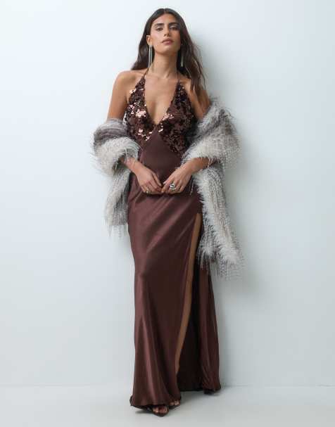 Bardot maxi jurk met lovertjes, cami, halternek, open rug en split in chocoladebruin - view 1