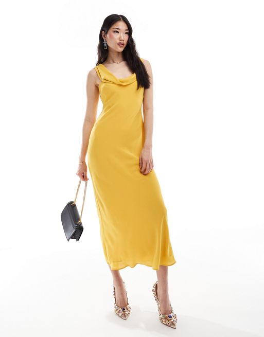 Bardot – Pomarańczowożółta satynowa sukienka maxi o asymetrycznym kroju na ramiączkach 