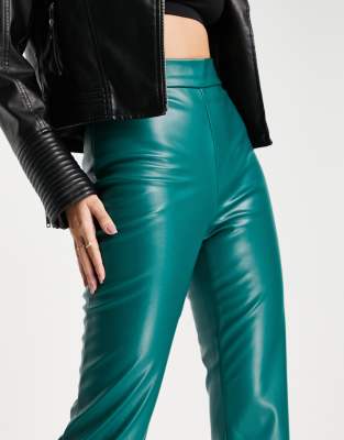Bardot - PU broek met superhoge taille in bosgroen | ASOS