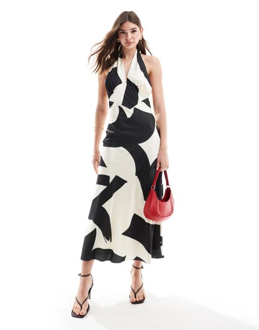 Bardot - Satijnen maxi jurk met halternek en abstracte print in zwart-wit