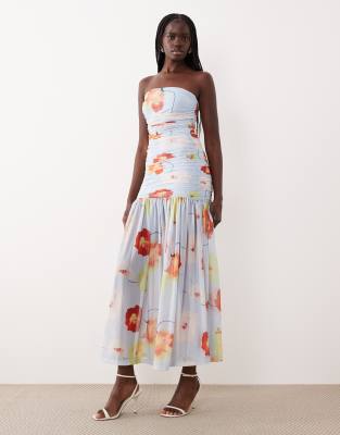 Solana - Trägerloses, gerafftes Netzstoff-Maxikleid in Blau mit Blumenmuster Blau 34