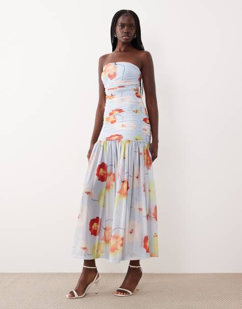 Bardot – Solana – Trägerloses, gerafftes Netzstoff-Maxikleid in Blau mit Blumenmuster - view 1