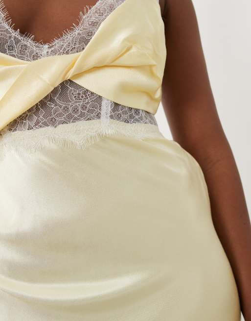 Bardot – Taryn – Satin-Maxikleid in Kanariengelb mit Spitzenbesatz und verdrehtem Detail, 4 von 4
