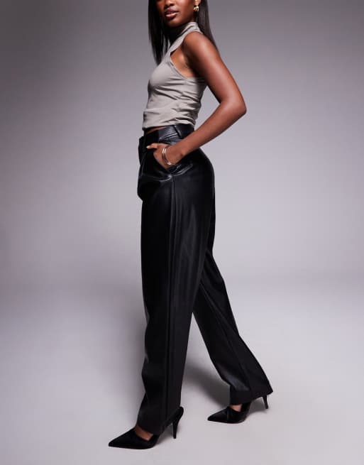 Bardot - Toelopende broek met hoge taille en leerlook in zwart, 2 van 5