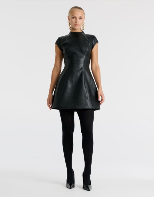 Bardot - Vestito corto accollato nero sagomato in similpelle PU con maniche ad aletta, 2 di 3