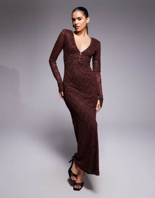 Bardot - Zenia - Maxikleid aus Spitze in Schokobraun mit Knopfdetails und V-Ausschnitt-Brown