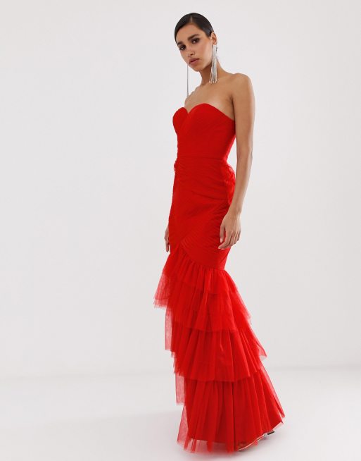 Splendido abito da ballo in tulle rosso con strascico lungo con scollo  arricciato - Lunss