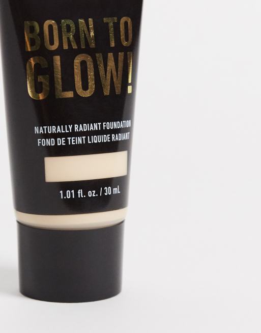 Base de maquillaje Born To Glow Naturally Radiant de NYX Professional Makeup, 4 de 4