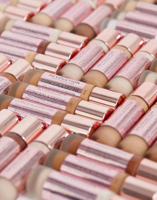 Base de maquillaje Conceal & Define de Revolution, 2 de 4