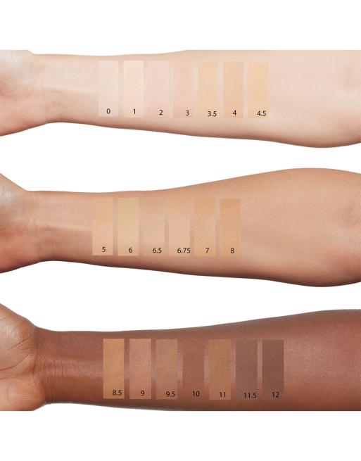 Base de maquillaje Magic de Charlotte Tilbury, 2 de 4