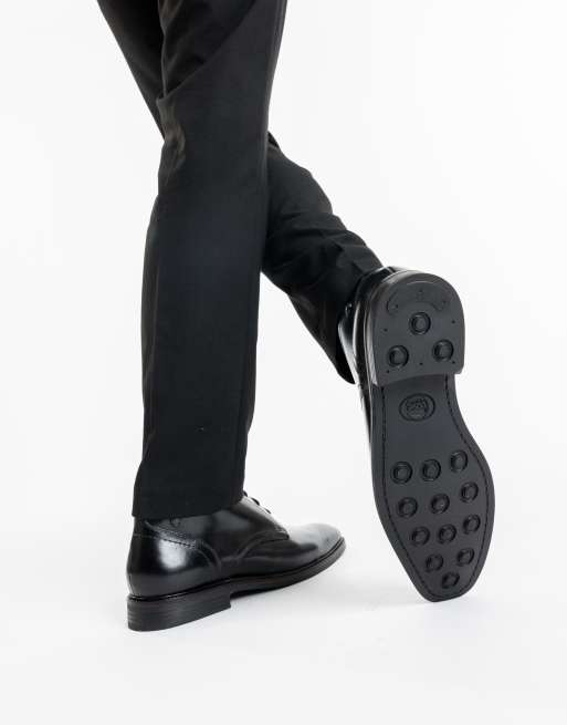 Base London Belgrave chukka boot in black, 2 of 5