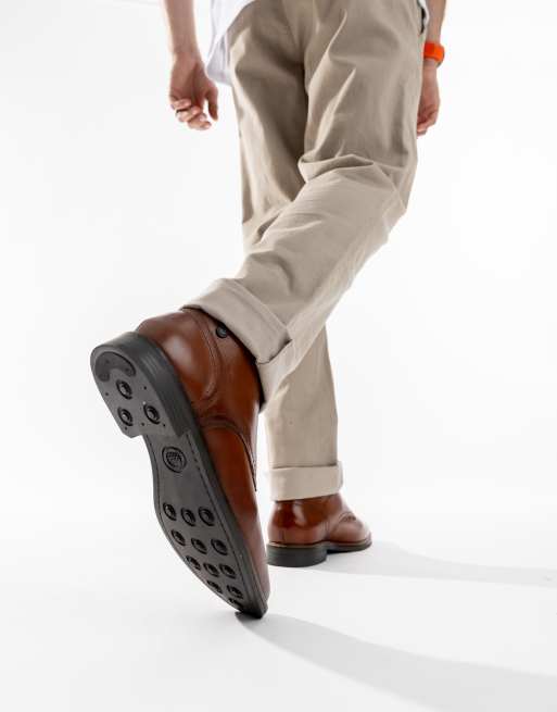 Base London Belgrave chukka boot in tan, 2 of 5