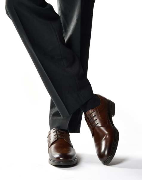 Base London Drake waxy shoe in brown - view 1
