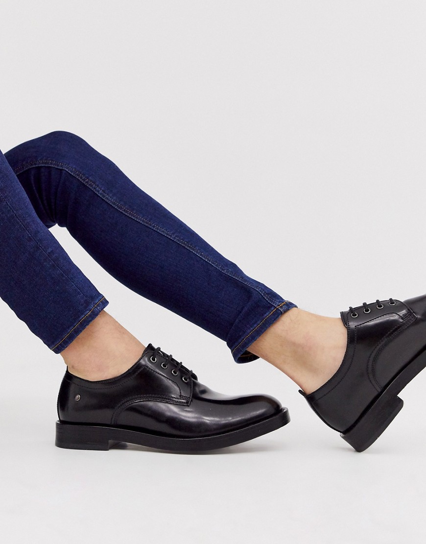 Base London – Keats – Svarta glansiga skor med snörning