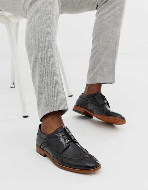 base motif brogues