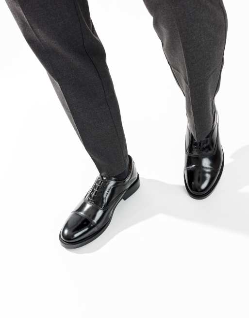 Base London Roma toe cap shoe in black, 4 of 4