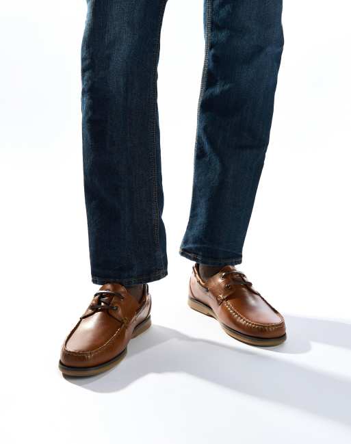 Base London Stern boat shoe in tan, 3 of 4