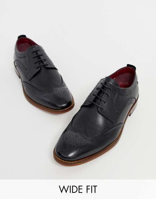 base motif brogues