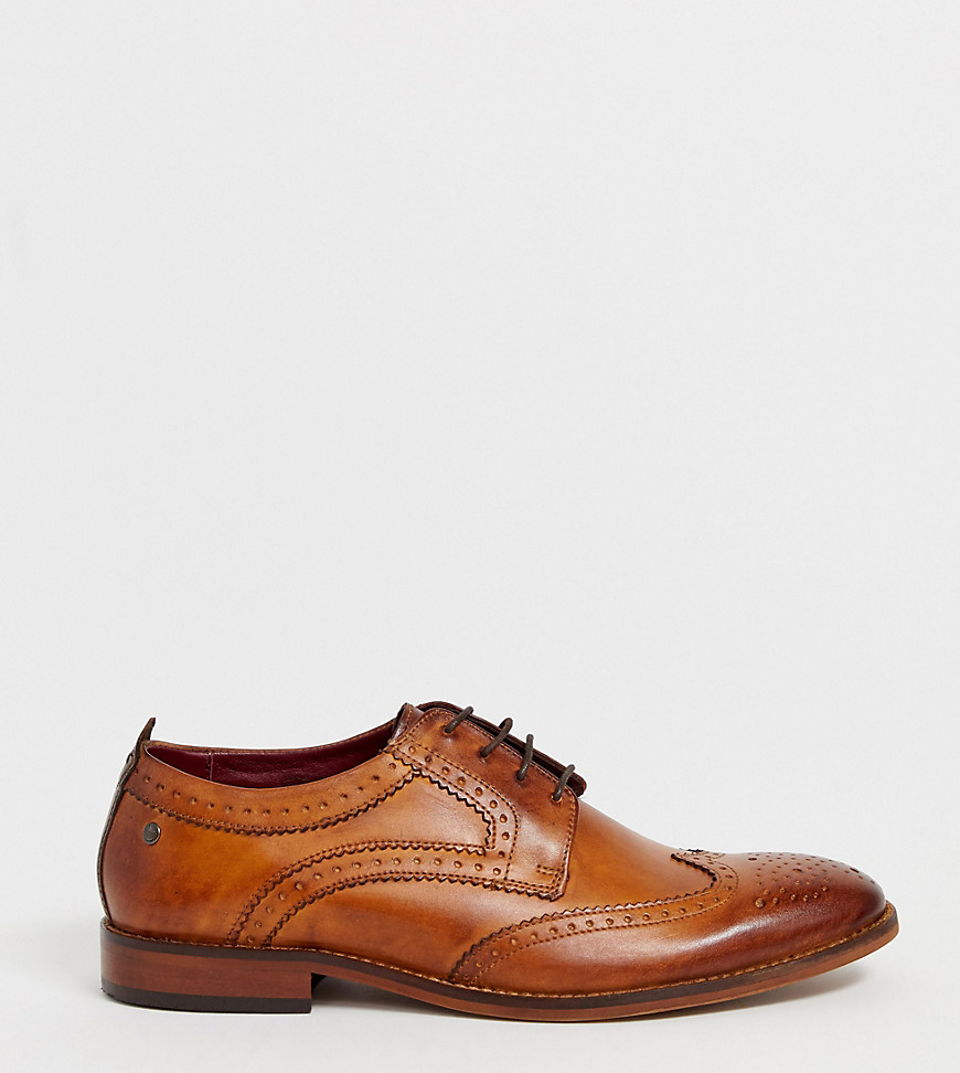 Base London – Wide Fit – Motif – Bruna brogue-skor i läder-Guldbrun