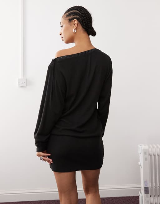 Basic Pleasure Mode Bonnie Robe courte avec encolure bateau à