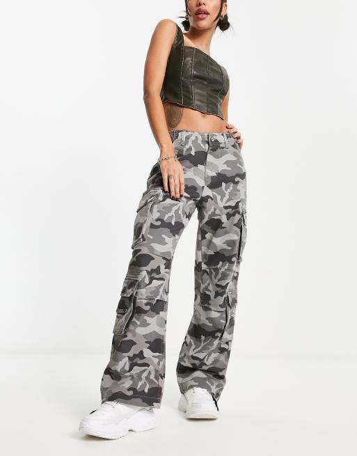 Camo print hot sale trousers