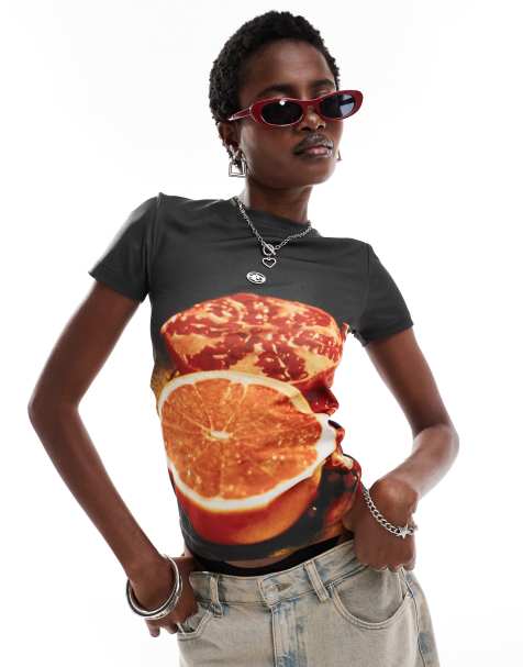 Basic Pleasure Mode – Yuzu – Przylegający krótki czarny T-shirt we wzór w owoce cytrusowe - view 1