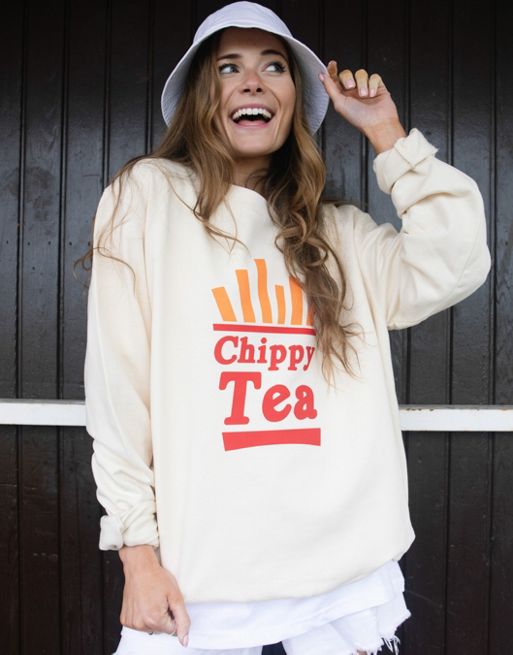 Batch1 unisex chippy tea slogan Koralfarvet sweatshirt with chips graphic in vanilla