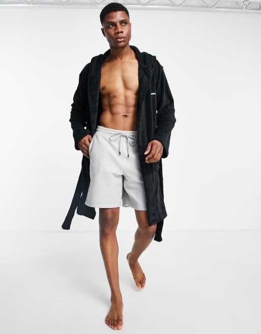 Batín negro con capucha de ellesse