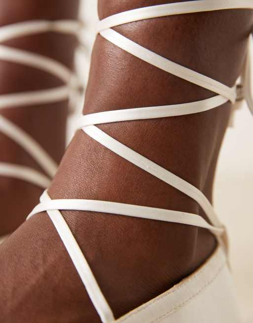 Be Mine - Alt til bruden - April - Elfenbenshvide flade ballerinaer med bindebånd om benet i satin, 4 af 4