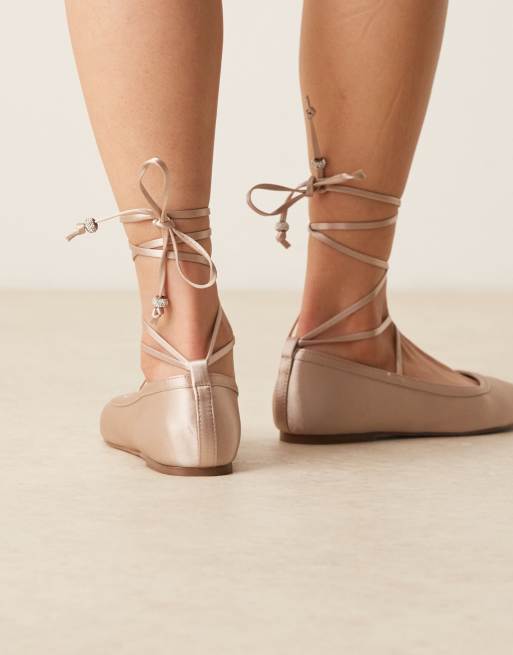 Be Mine Bridal – April – Ballerinas aus altrosa Satin mit Beinschnürung, 3 von 4