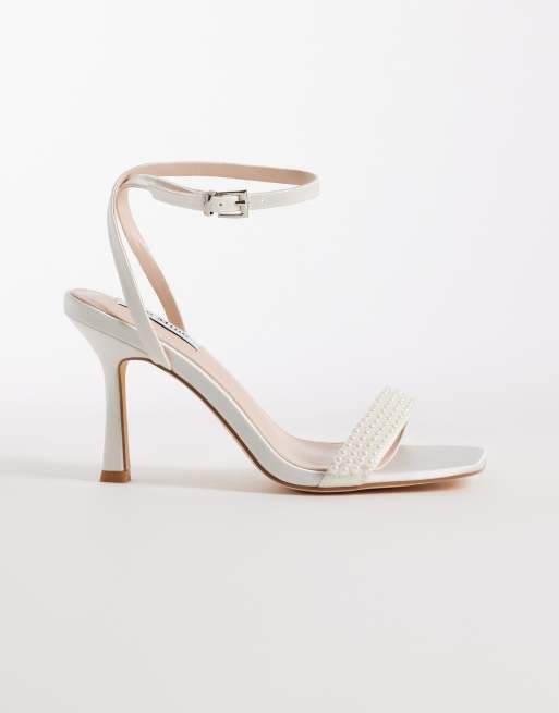 Be Mine Bridal - Camden - Sandali con tacco in raso color avorio con perle