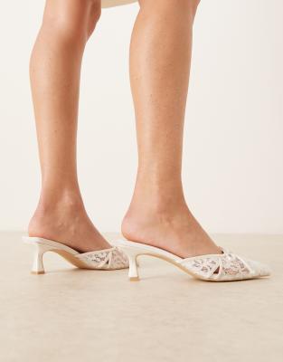 Be Mine - Bridal Charmi - Mules aus Spitze in Weiß mit Kitten-Absatz