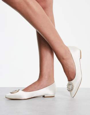 Be Mine Bridal Flat Shoes With Embellishment In White | ModeSens