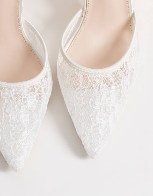 Be Mine – Bridal – Reema – Schuhe in Elfenbeinweiß mit Spitzenbesatz, Blockabsatz und Schleife, 2 von 4