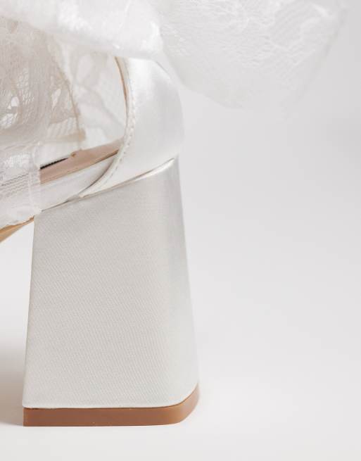 Be Mine – Bridal – Reema – Schuhe in Elfenbeinweiß mit Spitzenbesatz, Blockabsatz und Schleife, 3 von 4