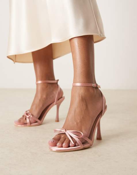Be Mine Bridal – Sharly – Różowe, satynowe sandały na obcasie, z kokardkami - view 1