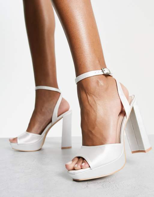 Be Mine – Bridal – Vanyaa – Białe buty na obcasie i platformie na szeroką stopę