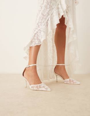 Be Mine - Bridal - Vennie - Spitzen-Brautschuhe in Elfenbeinweiß mit Kitten-Absatz