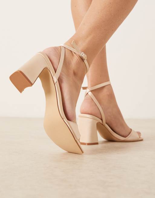 Be Mine - Bruidskleding - Cora - Sandalen met brede pasvorm en blokhak in roze satijn, 2 van 4