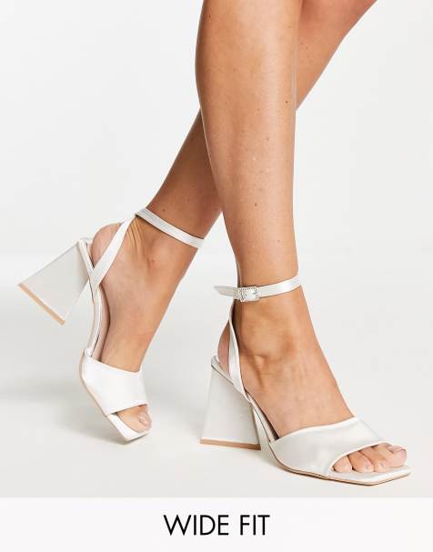 Be Mine - Bruidskleding - Monika - Sandalen met brede pasvorm en halfhoge, uitlopende hak in ivoor - view 1