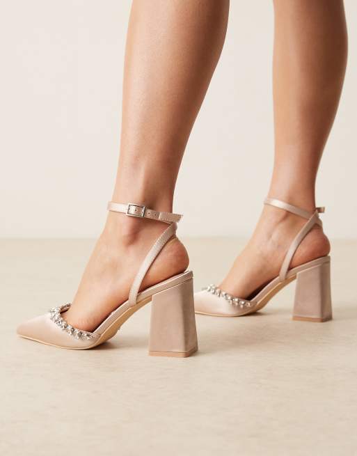 Be Mine - Bruidskleding - Rubinaa - Schoenen met hak en versiering van beigeroze satijn, 3 van 4