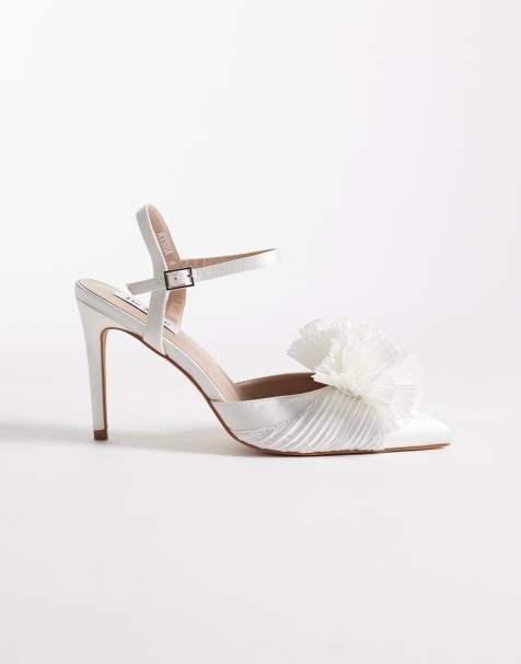 Be Mine - Bruidskleding - Rysha - Schoenen met hak, puntige neus en bloemdetail in ivoorwit - view 1